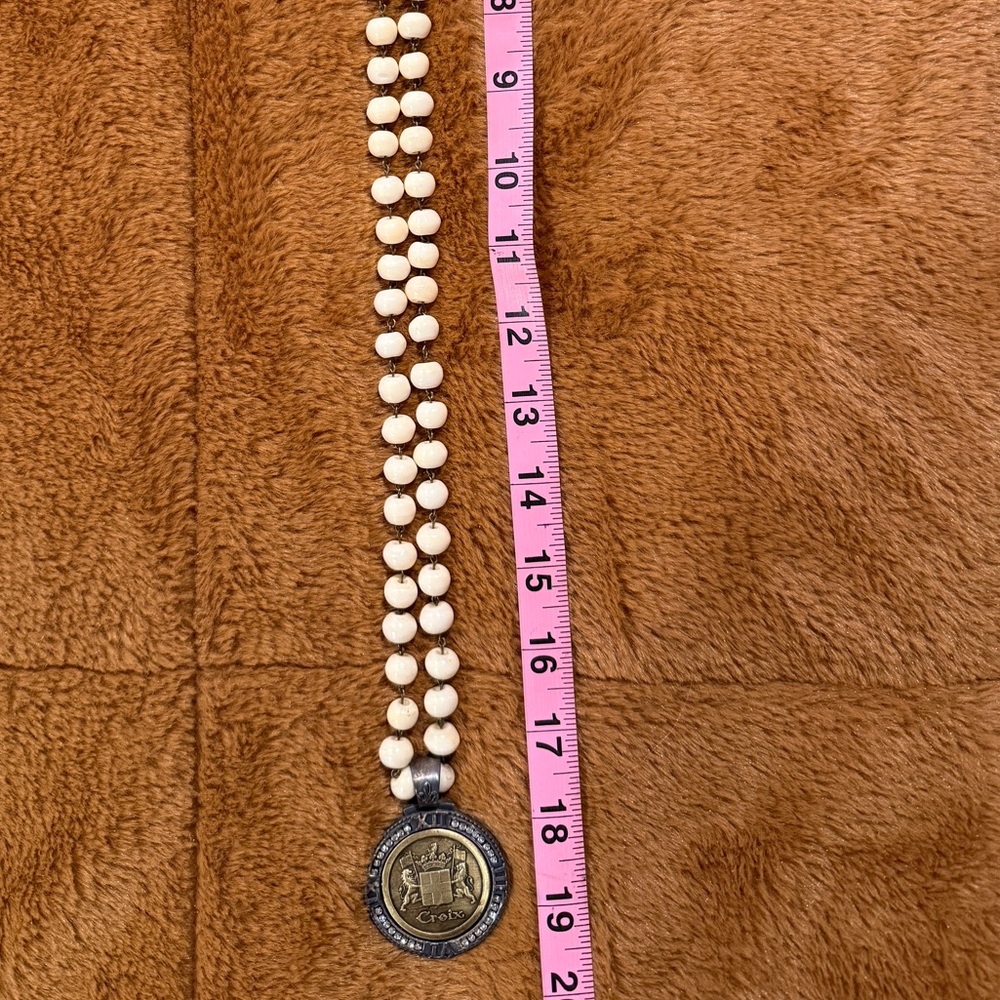 Elegant Cream Beaded Necklace with Silver Pendant